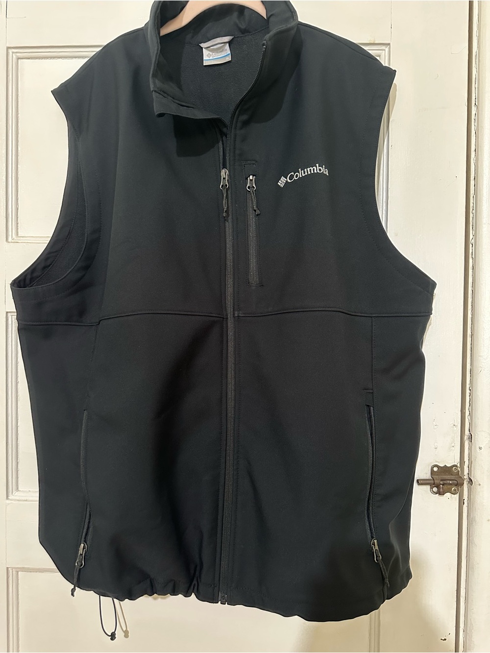 Columbia Black Softshell Vest with Chest Zip Pocket